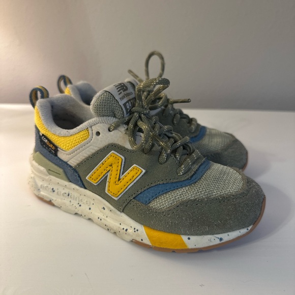 Boys New Balance Shoes size - Picture 1 of 9